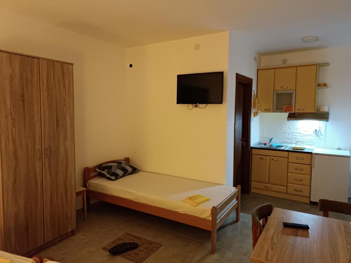 Adamovic Apartment Pirot Ngoại thất bức ảnh
